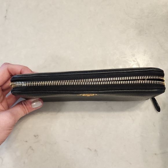 EUC Long Black Prada Saffiano Zipper Wallet w/ 12 card slots & fits phone! - Picture 10 of 12